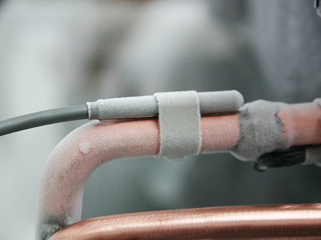 temperature probe on frozen metal pipe
